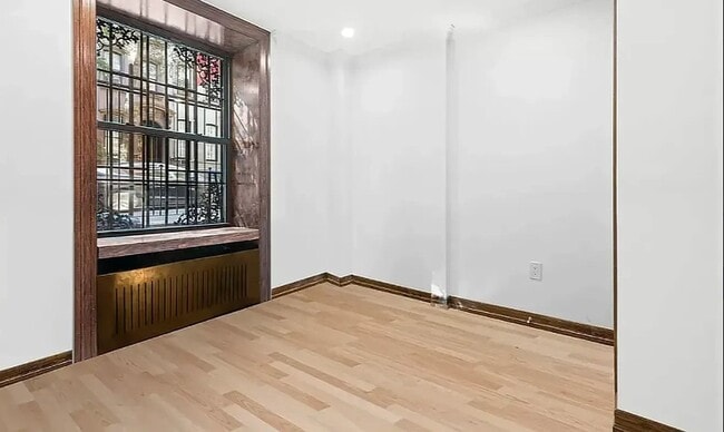 121 E 37th St Unit 1B