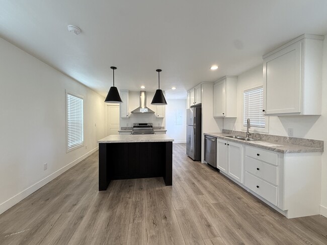 Photo - 2060 N Center St