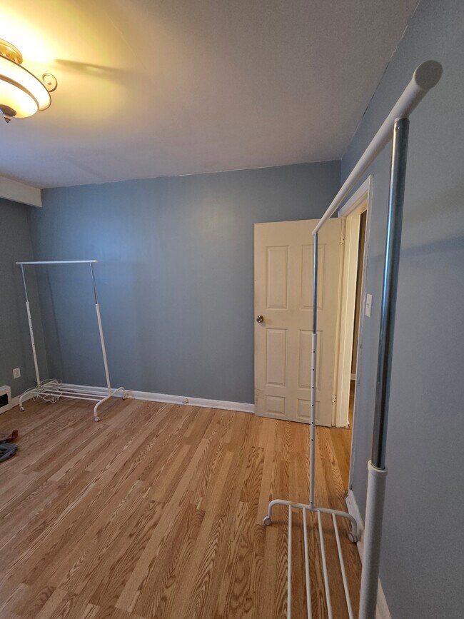 Photo - 14 Denbigh Cres Unit 1