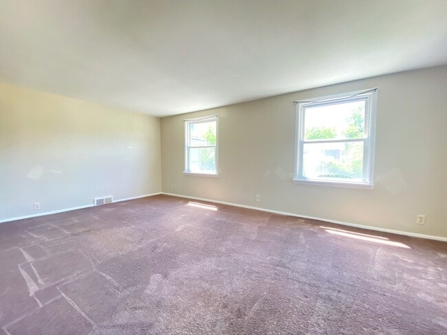Photo - 307 Elgin Ave