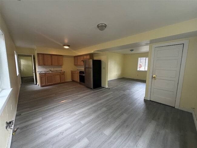Building Photo - 79 Baker St Unit 4