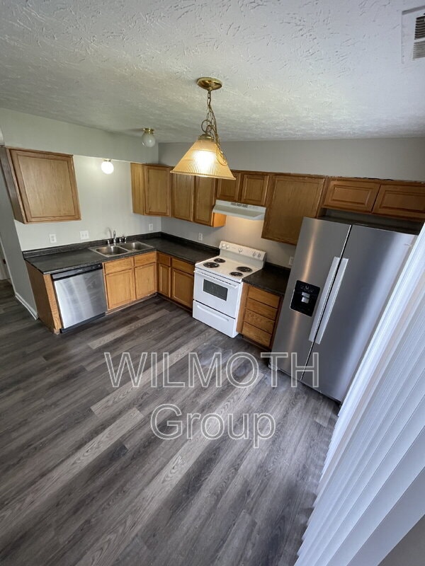 Photo - 7756 Mountain Stream Way