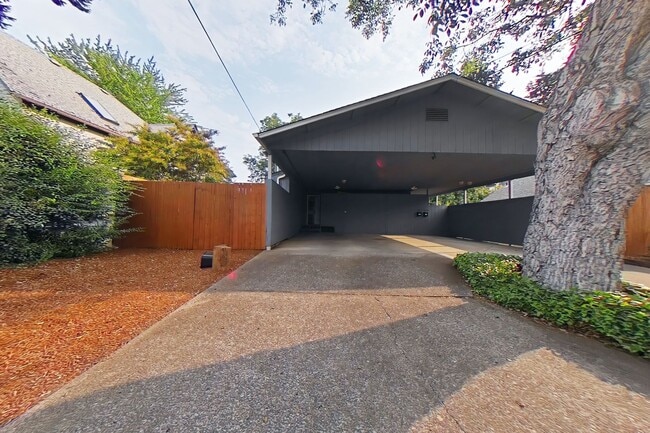 2 Bedroom Duplex ~ Close to Campus - 2 Bedroom Duplex ~ Close to Campus Apartment Unit 1151 Polk Ave