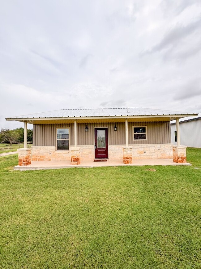 Building Photo - 1105 E Navarro-