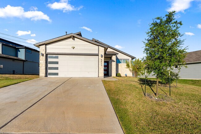 Photo - Stunning 4 bedrooms, 3 bathrooms home in P...