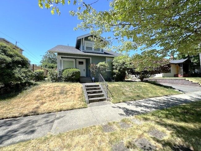 Building Photo - Proctor District 3 Bedroom With Fully Fenc... Rental