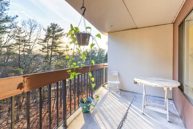 Photo - 1550 Worcester Rd Unidad 621