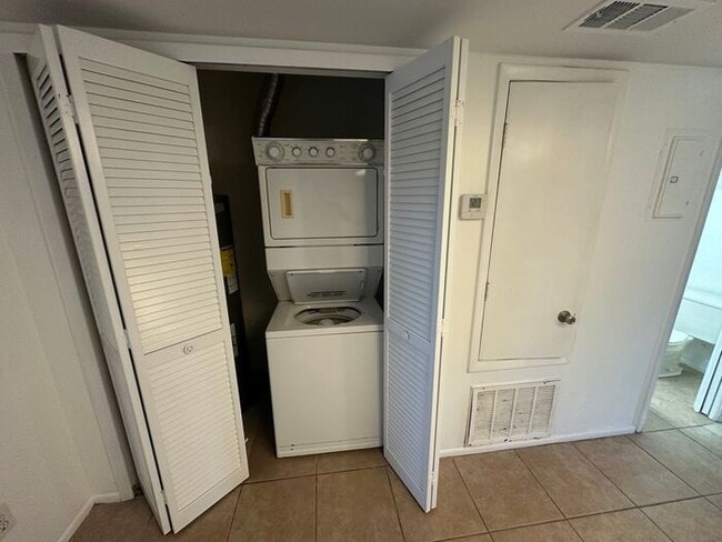 Photo - GREAT 2/2.5 Townhome Near UCF! Available Now!