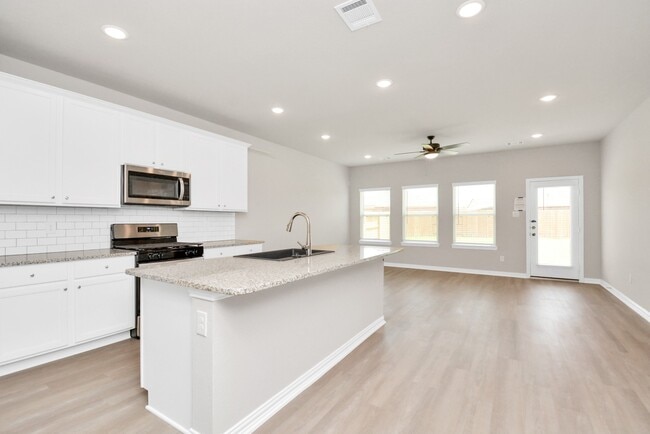 Building Photo - 27031 Beacon Glen Dr