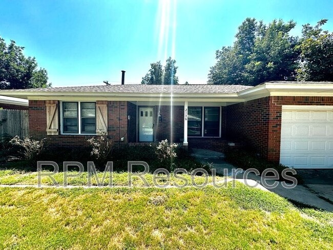 Photo - 2136 Carlton Way