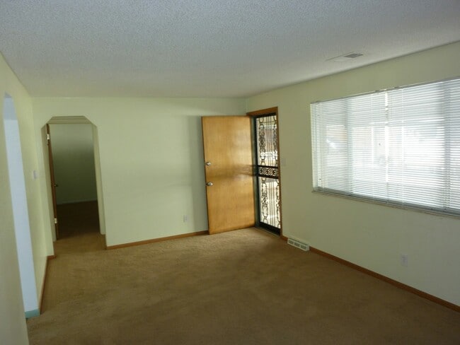 Photo - 2955-2959 Newton St