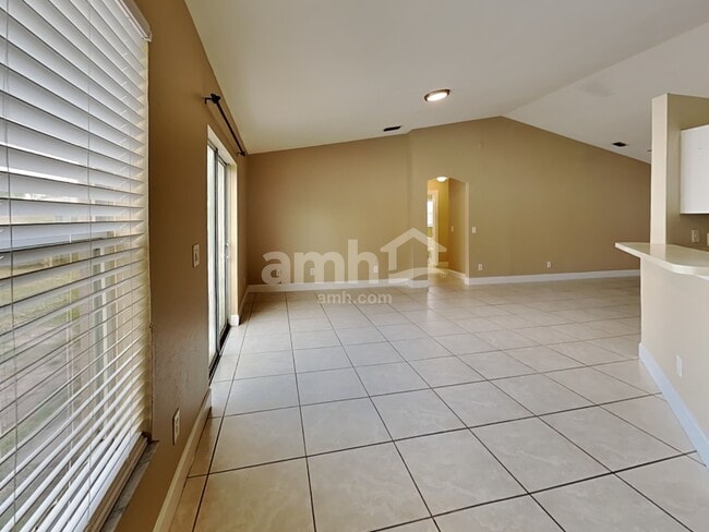 Photo - 201 SW Amesbury Ave