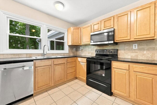 27 Glover Ln