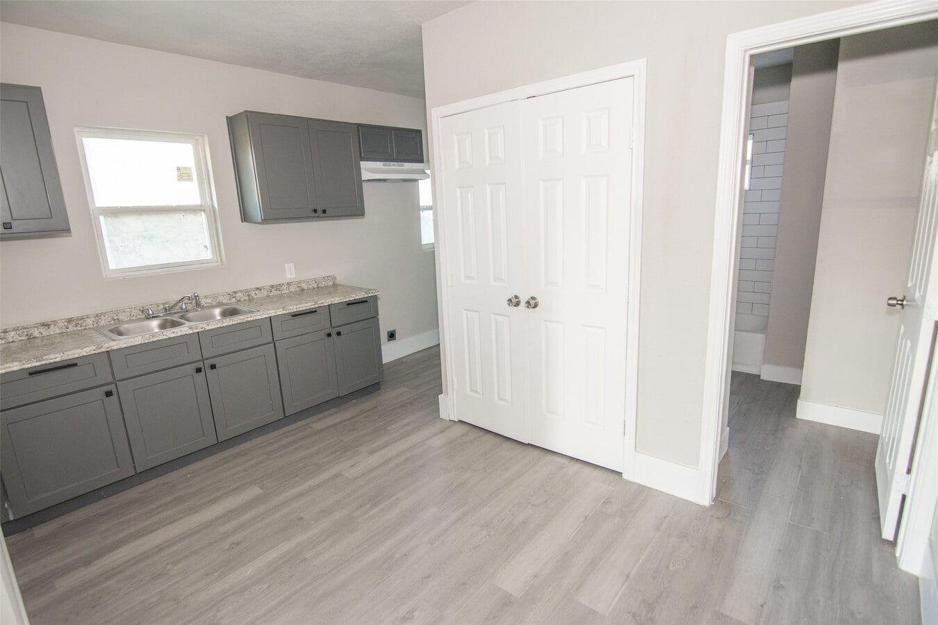 Photo - 3307 Broadway St