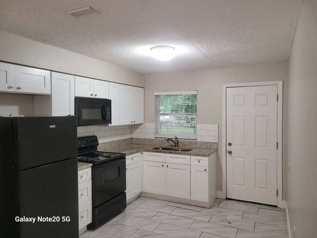 Photo - FOR RENT!! CUTE AND CHARMING 2 BEDROOM 1 B... Unit 1015-  1