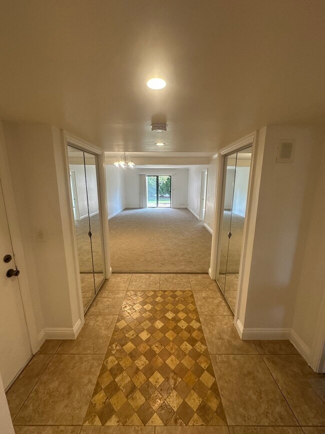 Photo - 1721 Northfield Square Unit B