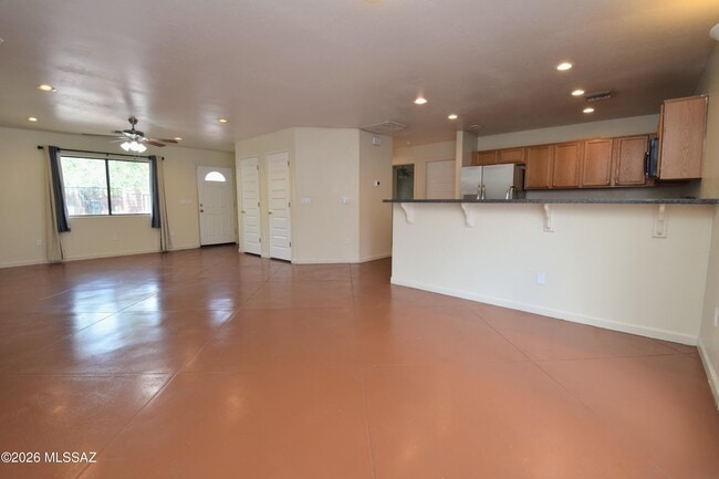 Building Photo - 203 S Cherry Ave