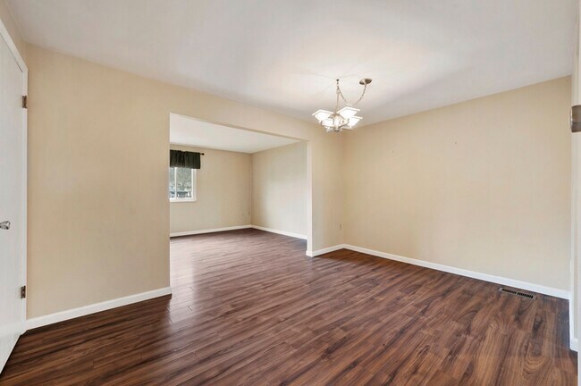 Photo - 131 Bellwood Ct