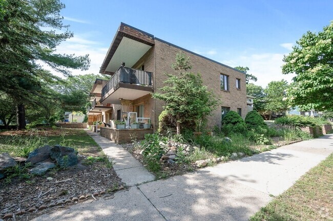 Building Photo - Great pet friendly 1 BR/1Bath  in St. Anth... Unit Apt 2