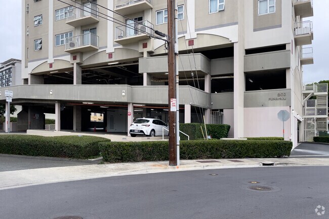 Photo - 802 Punahou St
