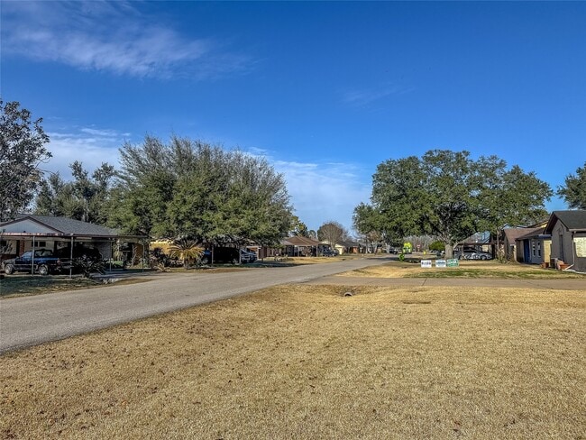 Photo - 1727 Junker St