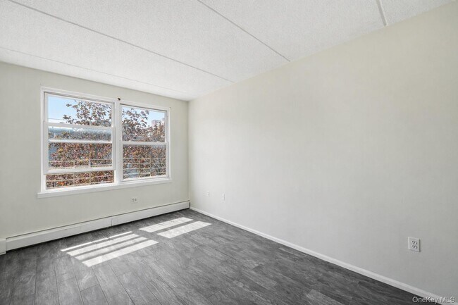 Photo - 426 E 159th St