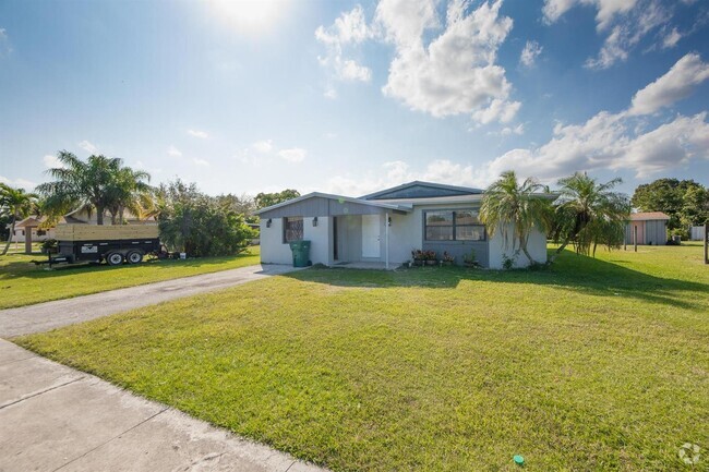 Building Photo - 716 NW 7th Ct Rental