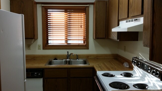 Kitchen - 550 Courtwood Ln Unit #3