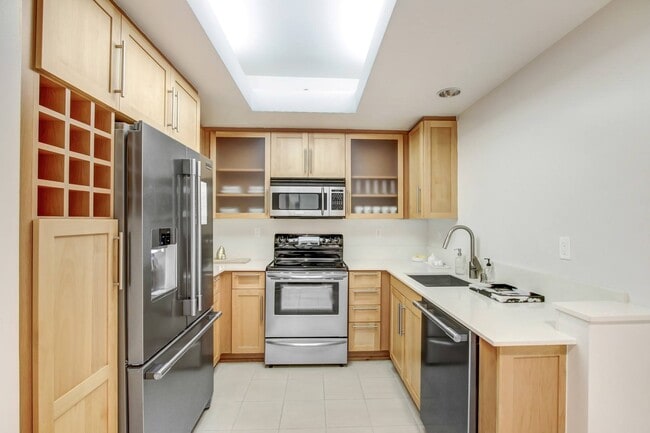 Photo - Wilshire Margot