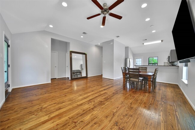Photo - 2314 Carr St