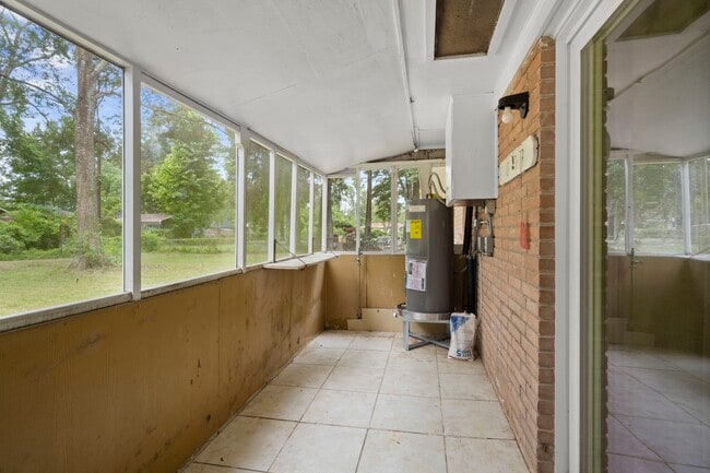 Building Photo - 205 Taft Ave