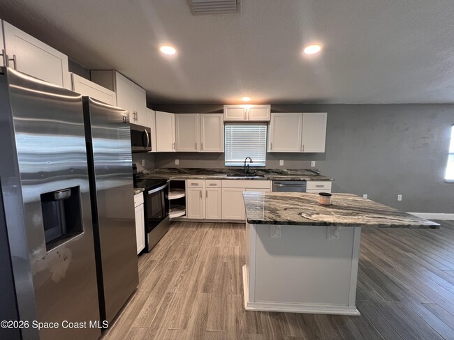 Photo - 741 Frisco St SE