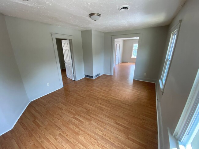 Building Photo - 3326 W.30th Unit UP Rental