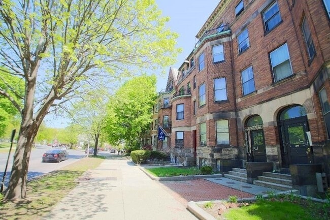 Photo - 44 Fenway Unidad 8