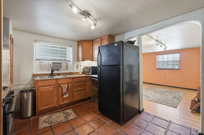 Photo - 1506 Edith Blvd NE
