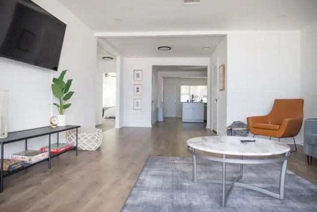 Photo - Fully Renovated 2x1 in a fabulous location!