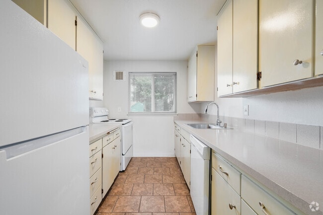 2BR, 1.5BA - 1,177SF - Kitchen
