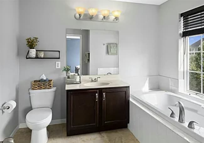 Photo - 14 N School Ln