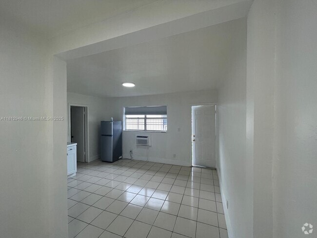 Building Photo - 6029 Polk St Unit 1B Rental