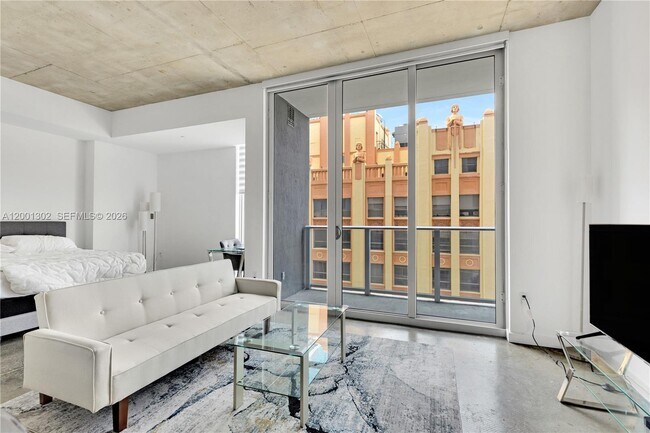 Photo - 151 SE 1st St Unidad 1107