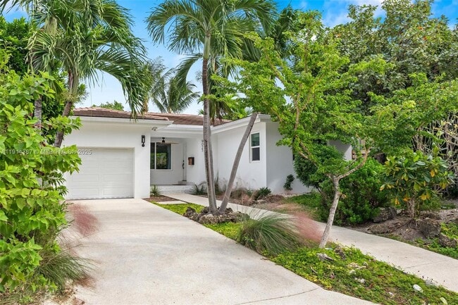 Photo - 9025 Dickens Ave