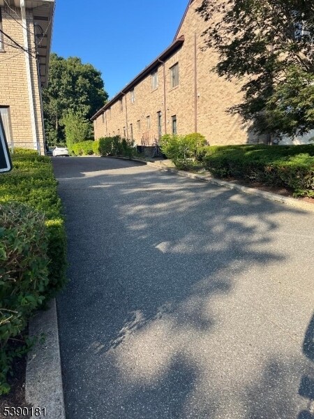 Photo - 890 Allwood Rd