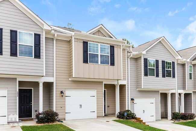 Photo - 306 Highwood Ln