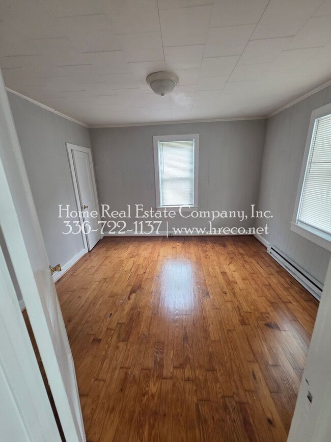 Photo - 325 W Twenty-Third St