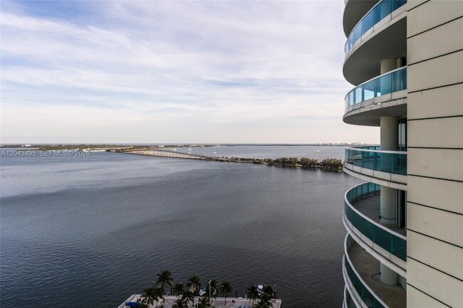 Building Photo - 2127 Brickell Ave Unit 2504