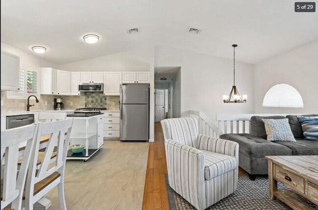 14 Lakeview Dr