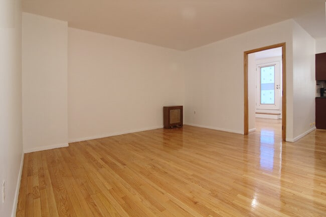 Building Photo - 10513 Metropolitan Ave Rental