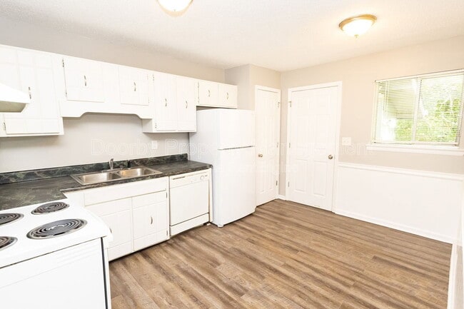 Photo - 901 Forest Dale Ln