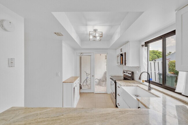 Photo - 235 NW 15th St