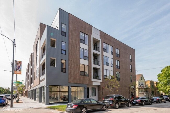 Building Photo - 2405 W Hutchinson Rental